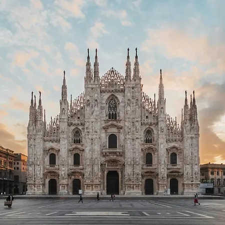公寓 Duomo 15' - 5' From Station With Wifi And A-c